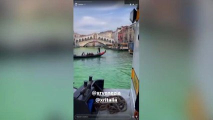 Blitz di Extinction Rebellion: la laguna di Venezia si tinge di verde