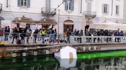 Blitz di Extinction Rebellion in 5 citt?, acque colorate di verde