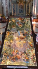 Ce miroir situé dans l'église Saint-Ignace de Loyola à Rome permet d'admirer son incroyable fresque en trompe-l'œil !