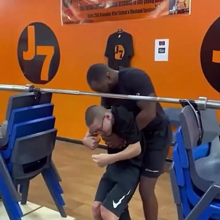 Javeno McLean Transforme des Vies avec Une Salle de Sport Gratuite pour les Personnes en Situation de Handicap à Manchester