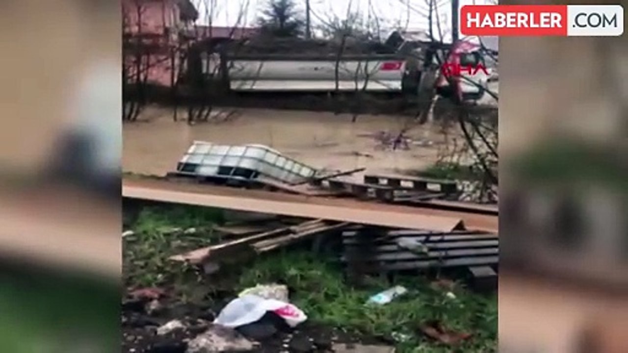 Düzce'de Sağanak Yağış Sonucu Evleri Su Bastı