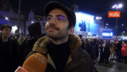 Скачать видео: Accensione dell'albero di Natale, le voci in piazza del Popolo: 