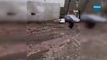 Diyarbakır’da yağış sonrası sokakları su bastı