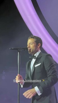 Με μαύρο γλιτεράτο σετ: Τα έσπασε η Ιώαννα Τούνη στο μαγαζί, που εμφανίζεται ο Κωνσταντίνος Αργυρός