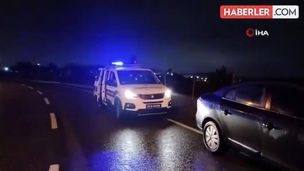 Tuzla'da aşırı yağış nedeniyle araç şarampole uçtu