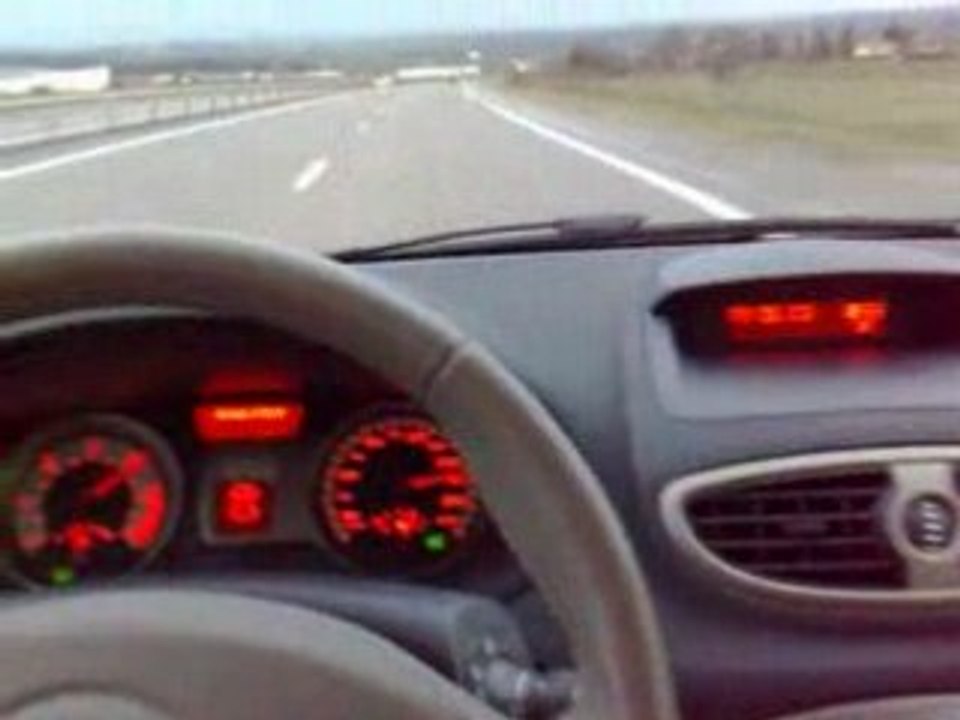 Clio 3 dCi 85 @ fond