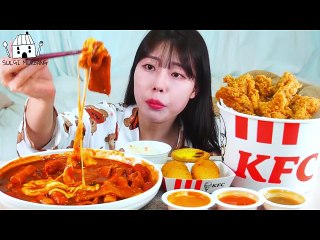 ASMR MUKBANG| 'Squid game' Dalgona, Tteokbokki, KFC Black Label Chicken, Mac n cheese ball.