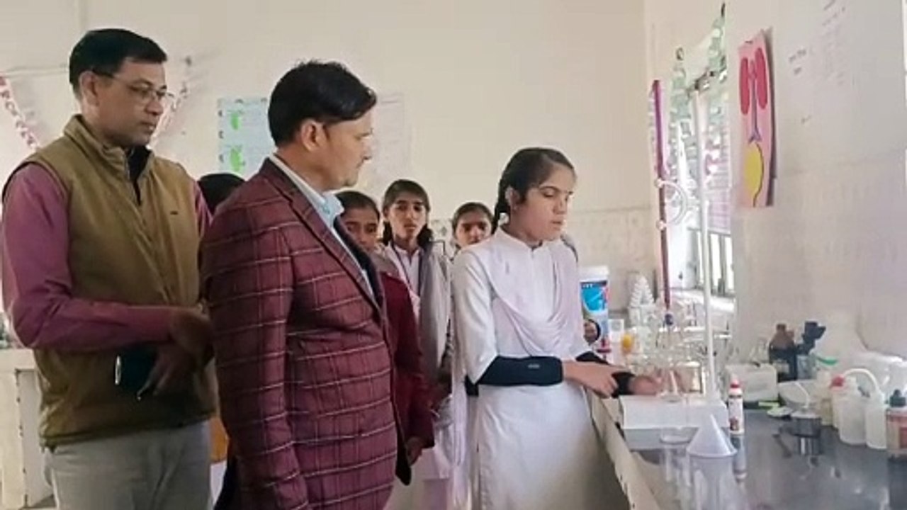 लैब डे पर विद्यार्थियों ने मॉडल की लगाई प्रदर्शनी
