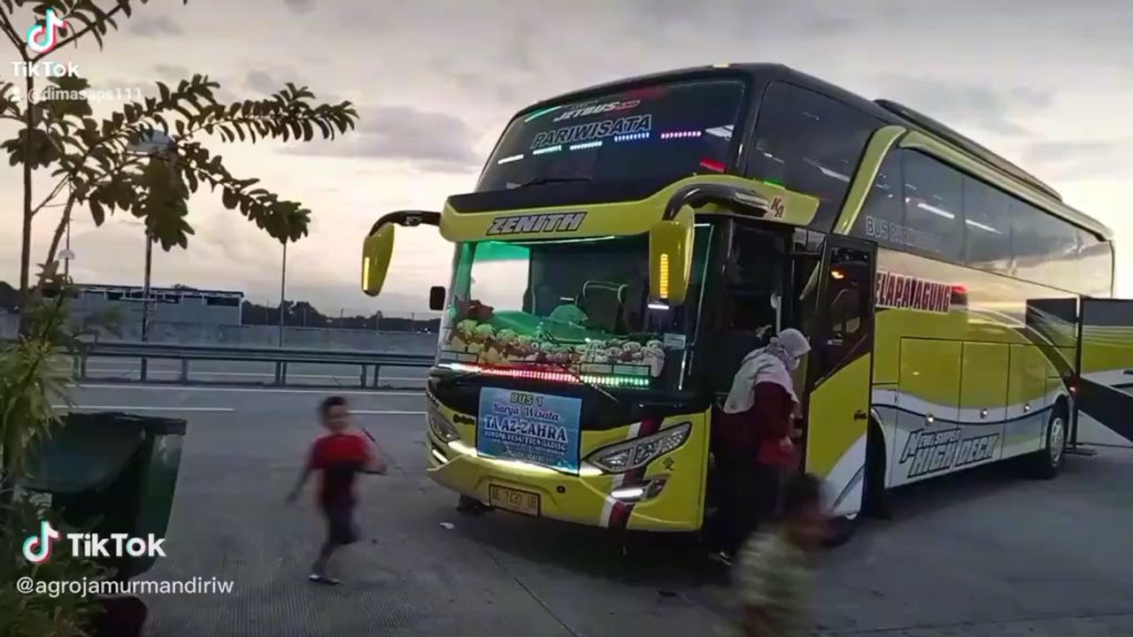 rombongan pariwisata