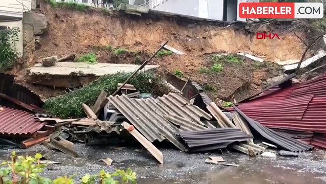 SARIYER'DE İSTİNAT DUVARI ÇÖKTÜ; 4 ARAÇ HASAR GÖRDÜ - 1