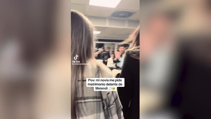 La pedida de matrimonio de la jugadora del Atleti Lola Gallardo con Melendi de por medio