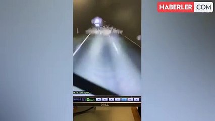 Kamyon, gece uzun yolda koyun sürüsünün içinden geçti! Dehşet anları kamerada