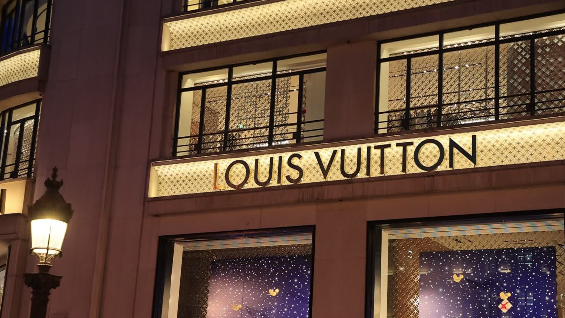 L'atelier Louis Vuitton braqué, 170 sacs de luxe ont été dérobés - Vidéo  Dailymotion
