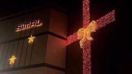 Tepki çeken yılbaşı kurdelesine 'fiyonk'  takviyesi