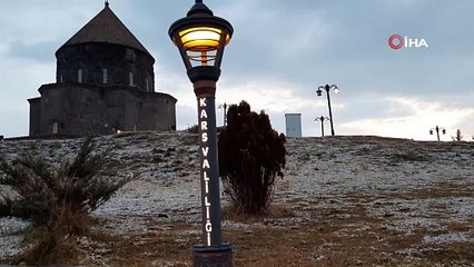 Tarihi yapılar beyaza büründü