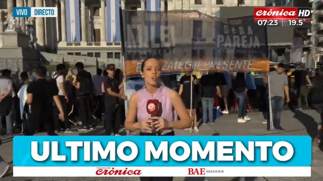 Hay esperanza : la militancia ya espera a Javier Milei a las afueras del Congreso