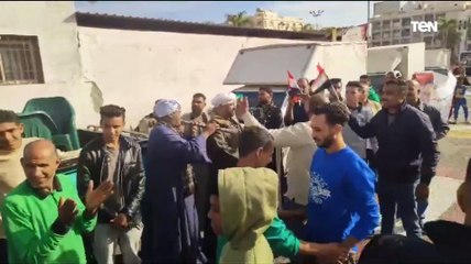 بالطبلة والمزمار.. حشود أمام لجان الانتخابات بالغردقة