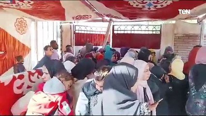 حشود عارمة بالاسكندرية من داخل مدرسة الروضة الابتدائية