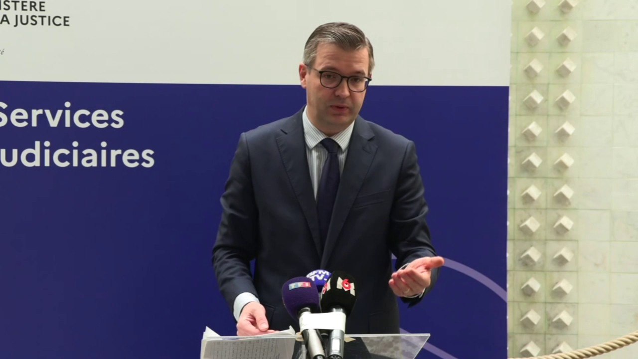 Refus d'obtempérer en Seine-et-Marne: "Le scooter freine trop tardivement, avec une vitesse élevée alors que la chaussée est humide", relate le procureur de la République de Meaux