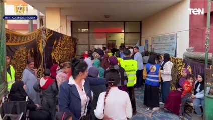 بعد إنتهاء فترة الراحة .. زحام كثيف للمواطنين على لجان مركز أبوتيج بأسيوط