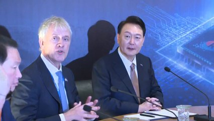 尹, 네덜란드 반도체 장비 생산 기업 'ASML' 방문 / YTN