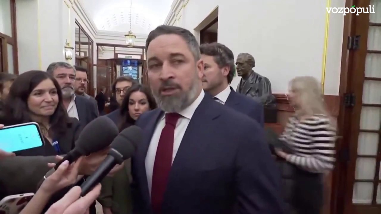 Abascal, "encantado" por la denuncia del PSOE, pide "que Sánchez no denuncie ante Sánchez porque la fiscalía ¿de quien depende?"