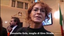 Livornina d'Oro a Gino Strada, la moglie in Comune a Livorno ritira il premio