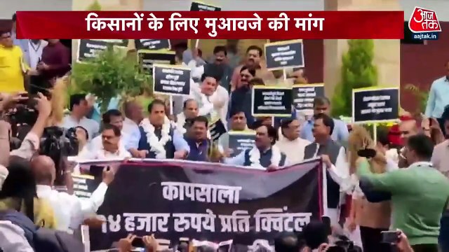 Opposition demands compensation for farmers in Maharashtra