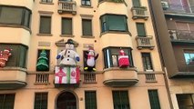 Milano, la maxi decorazione natalizia di via Morosini