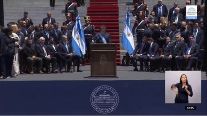 El economista libertario Javier Milei juró este domingo como nuevo presidente de Argentina