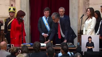 Milei Bastón perros