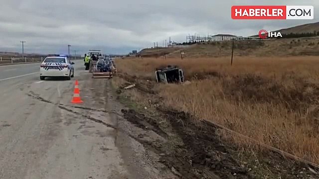 Çorum'da Lastiği Patlayan Minibüs Şarampole Devrildi