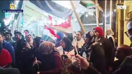 احتفالات أمام اللجان الانتخابية في محافظة الاسكندرية