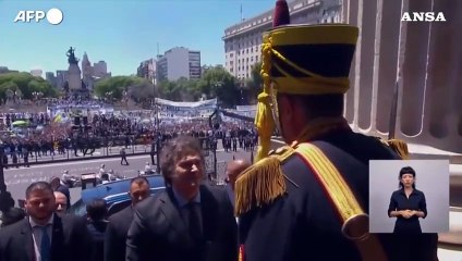 Argentina, Milei giura come presidente