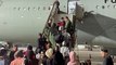 Avião de resgate com brasileiros e palestinos de Gaza decola no Egito