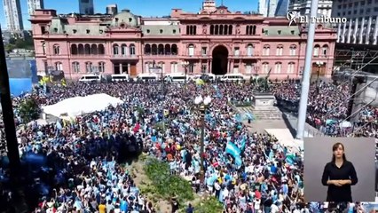 Javier Milei le habló al público desde el balcón de la Casa Rosada: "Es el fin de la noche populista"