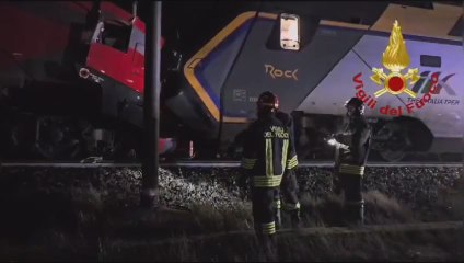 Urto tra treni nel Ravennate, Vigili del fuoco al lavoro - Video