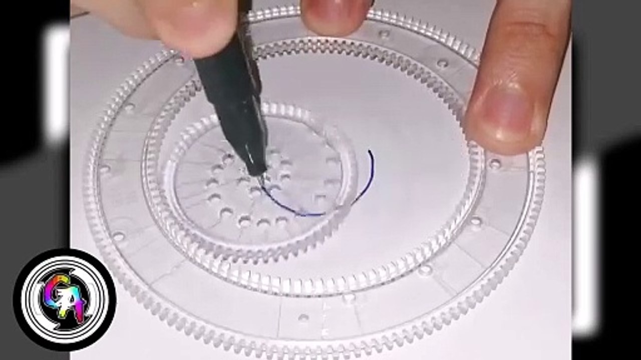 Dibujando y COLOREANDO un atractivo hipotrocoide usando un espirógrafo. (VIDEO 11). Drawing and COLORING an attractive hypotrochoid using a spirograph. (VIDEO 11).