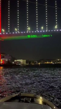 İHD İstanbul şubesinden İstanbul Boğazı'nda İnsan Hakları Günü mesajı: İnsan, haklarıyla insandır