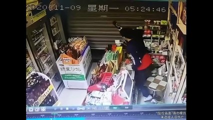 Hidden Camera Captures Unbelievable 93 Idiots at Work