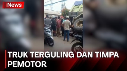 Truk Terperosok dan Terguling hingga Timpa Pemotor di Legok