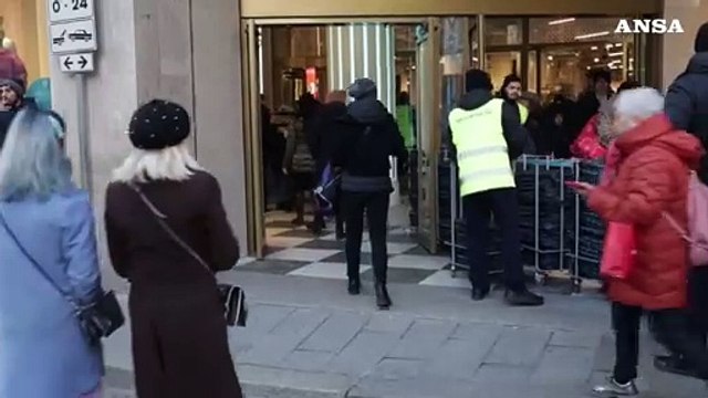 Consumi in ripresa, sale la spesa per i regali di Natale