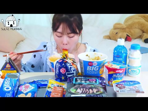 ASMR MUKBANG| Blue Convenience store(Sundae, Tteokbokki, BIBIM MEN, Jin Ramen, Triangular Gimbap).