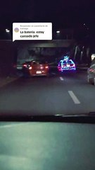 Auto sorprende con singular decoración navideña y los internautas reaccionan