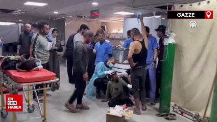 Gazze'de Şifa Hastanesi'ne sığınan Filistinliler