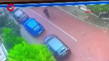 Geri giden kamyonetin altında kaldı Yaşamını yitirdi