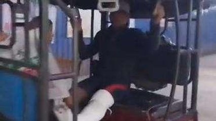 बेगूसराय: कुत्ते के डर से भागा छात्र.. शरीर पर गिरा दीवार.. फिर हुआ कुछ ऐसा की...