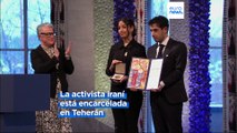 La familia de Narges Mohammadi, encarcelada en Irán, recibe el Nobel de la Paz en su nombre