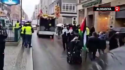 Alman Vatandaşı olmaktan utanıyorum dedi, pasaportunu yırttı