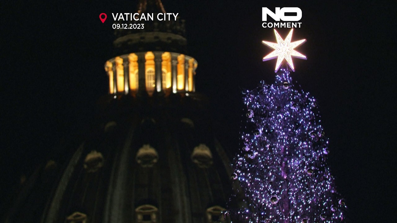 No Comment : la crèche et le sapin de Noël du Vatican illuminés